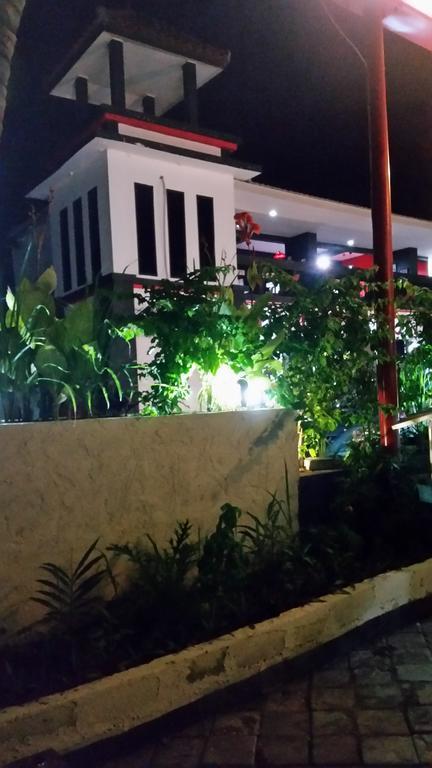 Tempatku Indonesian Restaurant And Rooms Senggigi Exterior photo