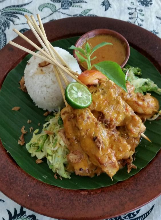 Tempatku Indonesian Restaurant And Rooms Senggigi Exterior photo